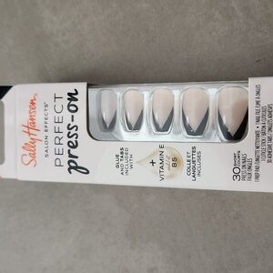 🌸3 For $18🌸 Sally Hansen Perfect Press-On Nails, "FRENCH TWIST" Short Square